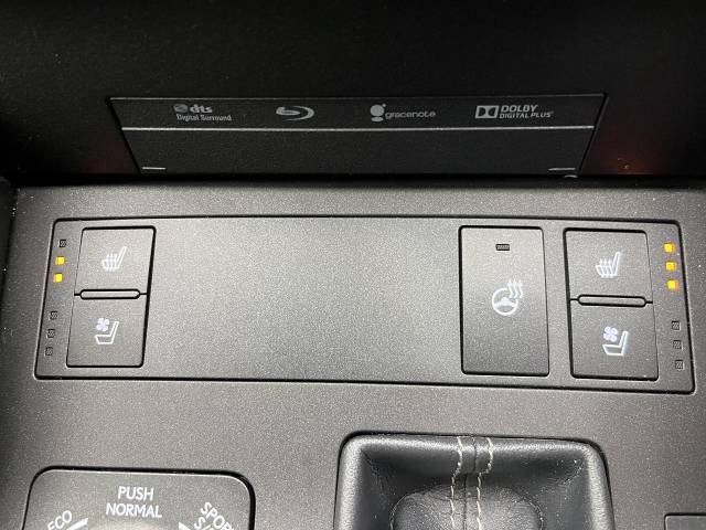 【シートベンチレーション】夏場は涼しい風でお尻や背中の熱やムレを防ぎ、冬はエアコンよりも早く温まってポカポカに！季節を問わず快適に過ごせます。