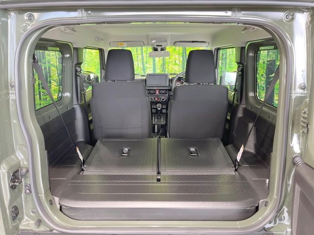 普段のお買い物や通勤、送迎等に十分な荷室スペースを確保しております。セカンドシートを倒すと、大きな荷物の積載も可能です♪