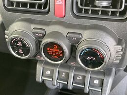【オートエアコン】一度お好みの温度に設定すれば、車内の温度を検知し風量や温度を自動で調整。暑い…寒い…と何度もスイッチ操作をする必要はありません。快適な車内空間には必須の機能ですね♪