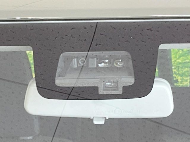 【スズキ　セーフティサポート】走行中に前方の車両等を認識し、衝突しそうな時は警報とブレーキで衝突回避と被害軽減をアシスト。より安全にドライブをお楽しみいただけます。