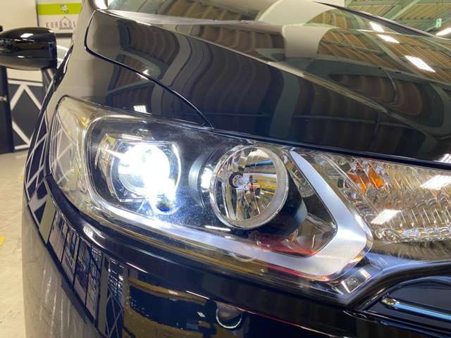 LEDヘッドライト装備で夜道もスッキリとした視界で安心して運転出来ます！