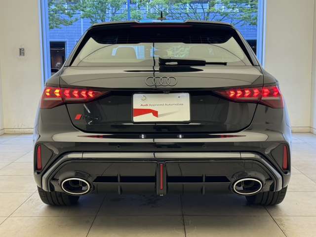 お客様の安心・満足を追及する為に我々輸入車正規ディーラーがお届けする高品質車両の数々！弊社にしかできないサービスを是非、ご体感下さい！※フリーダイヤル：0078-6002-980423