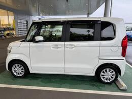 後部座席は両側電動スライドドアです☆狭い場所での乗り降りや荷物の積み降ろしに便利♪