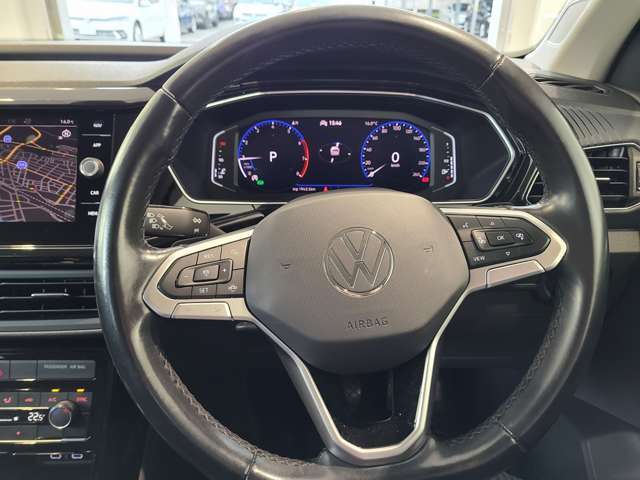 ★☆グリップ感がよく、高級感のあるステアリングです☆★