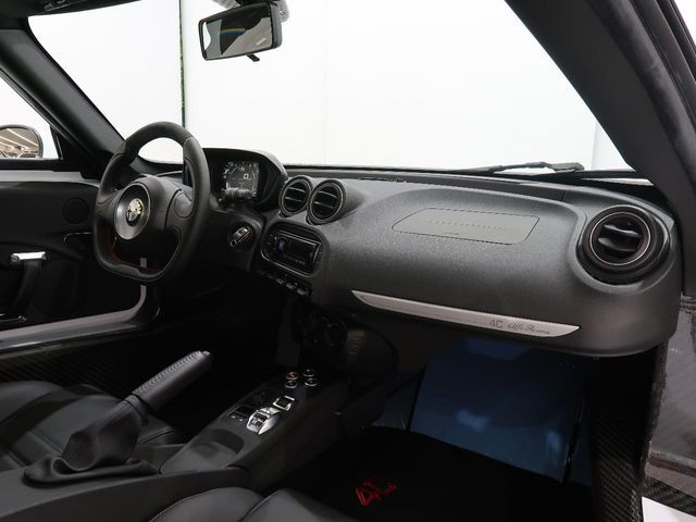 人気のオプションなどが多く装備されている車内です。気になるポイントなどもお気軽にお問い合わせください。お問い合わせはTEL：043-301-4980