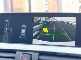 ●ガイドライン付きバックカメラ：不安な駐車もこれで安心！ガイドライン付きなので狭い箇所での駐車もラクラクです！