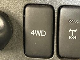 4WDのお車ですので、雪道でも安心です♪降雪地地域にお住まいの方以外にも、ウィンタースポーツが趣味の方や降雪地域へ帰省される機会がある方にもおすすめ！