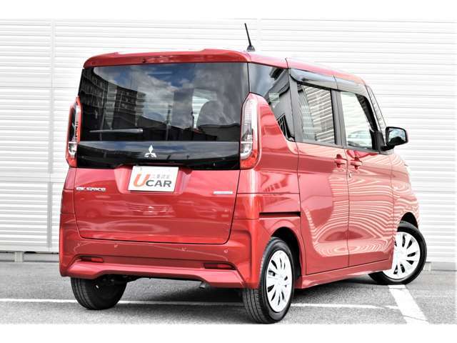 リアワイパーも装備しております。雨天時の後方認識性にも役立ちます。