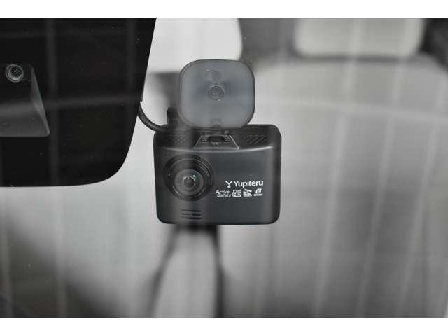 ドライブレコーダーを装備。万一のトラブルや予期せぬ事故が起こったときの事故原因解明や、スムースな事故処理等に役立ちます。