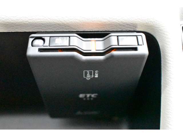 ETCも装備！高速道路の料金所もスイスイ通過◆◇ロングドライブの必需品です♪　高速道路では深夜などの割引もありお得です。