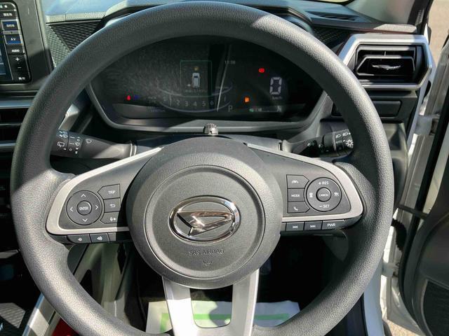 3.「認定中古車カルテ」は、走行距離や修復歴に加えてキズ・凹みの有無・状態や消耗品の交換、過去の整備状況がわかります。