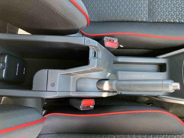 2.「定期点検整備」は安心してお乗り頂く為に、ご納車までに法定12カ月点検相当の点検を行います。