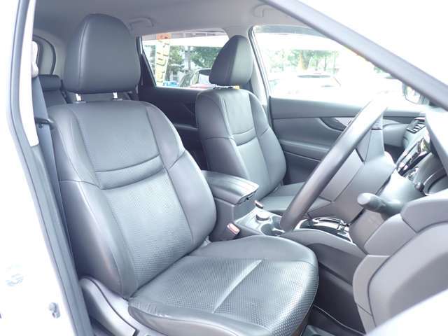 SUVですので車内が高く見下ろすような視点で見通しの良い運転席になっております♪