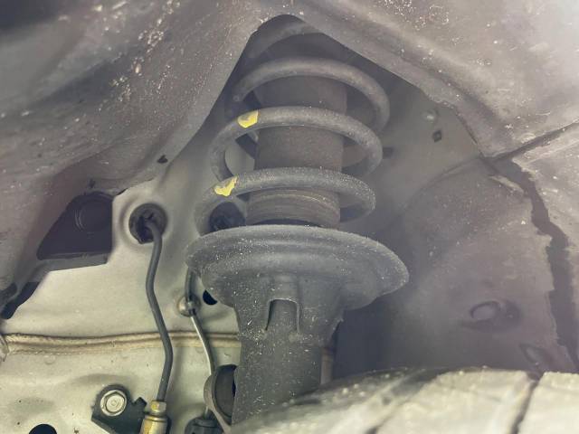 お車を安心してお乗りいただく為には、足回りの定期点検が欠かせません。サービスサポート（有償保証）では無料点検もご提供しており、安心のカーライフをお過ごしいただけるサポート体制が整っています。