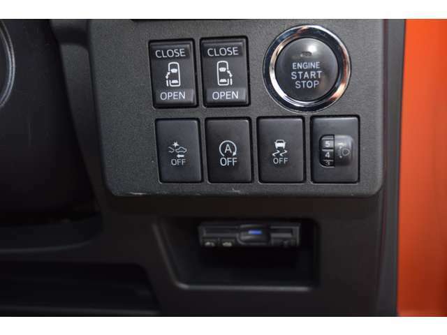 運転席操作部にスイッチが各部に有りますが、ご納車時には分かりやすくご説明いたします。