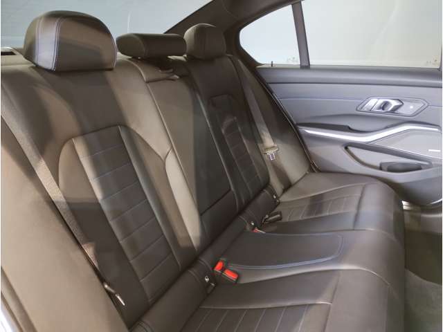 【エアバック】BMWのエアバックやその他の安全装備は、互いに補完しあう事で徹底した安全性を貫きます。万一の事故の際にそれぞれ最適な保護を提供してくれます！