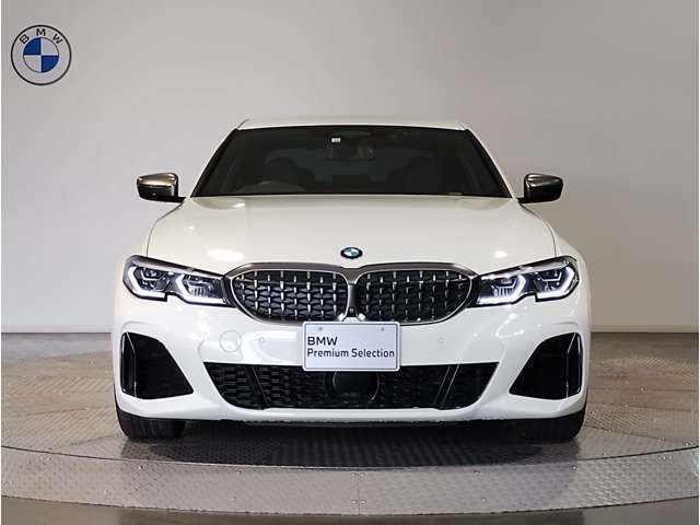 【キドニーグリル】BMWは約90年もの間、ほぼ全ての車両にひと目でBMWだと分かるこの特徴的なフロントグリルが備えられ、デザイン・アイコンとして親しまれてきました。