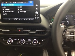 ホンダ純正メモリーナビ搭載なので、遠方へのドライブもお任せ下さい！ステアリング左手側にオーディオ関連のコントロールスイッチを配置しています。操作時は視線を逸らすことなく運転に集中できます