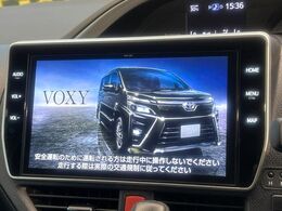 【純正9インチナビ】人気の純正ナビを装備しております。ナビの使いやすさはもちろん、オーディオ機能も充実！キャンプや旅行はもちろん、通勤や買い物など普段のドライブも楽しくなるはず♪