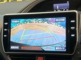 【バックカメラ】駐車時に後方がリアルタイム映像で確認できます。大型商業施設や立体駐車場での駐車時や、夜間のバック時に大活躍！運転スキルに関わらず、今や必須となった装備のひとつです！