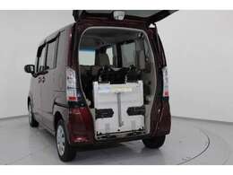 車いす積載時スロープ格納状態