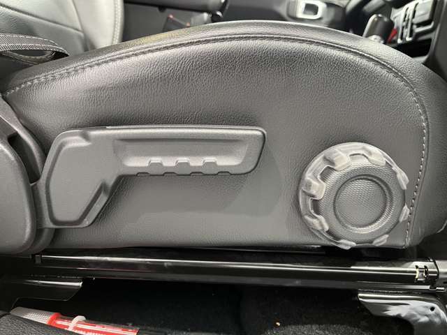 全国のジープ正規ディーラーでご使用いただける認定中古車保証が付きます。メンテナンス等、お近くのジープ正規ディーラーにて行うことができますので安心してお乗りいただけます。