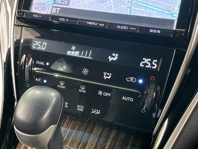 【左右独立型フルオートエアコン】運転席と助手席でそれぞれお好みの温度に設定可能。同乗者にも配慮した、快適な空調をお届け致します。