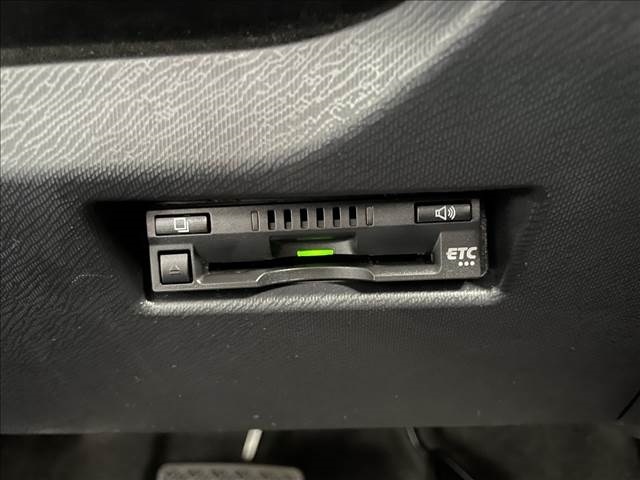 禁煙車　ETC　車両接近通報装置　メモリーナビ　CD再生　Bluetooth接続　キーレスキー　フロアマット　ドアバイザー　リアワイパー　ウインドシールドデアイザー