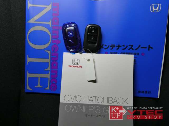新車時保証書・取扱説明書・メンテナンスノート・スマートキーが2つ・キータグが付属致します。