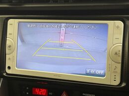 【バックカメラ】駐車時に後方がリアルタイム映像で確認できます。大型商業施設や立体駐車場での駐車時や、夜間のバック時に大活躍！運転スキルに関わらず、今や必須となった装備のひとつです！