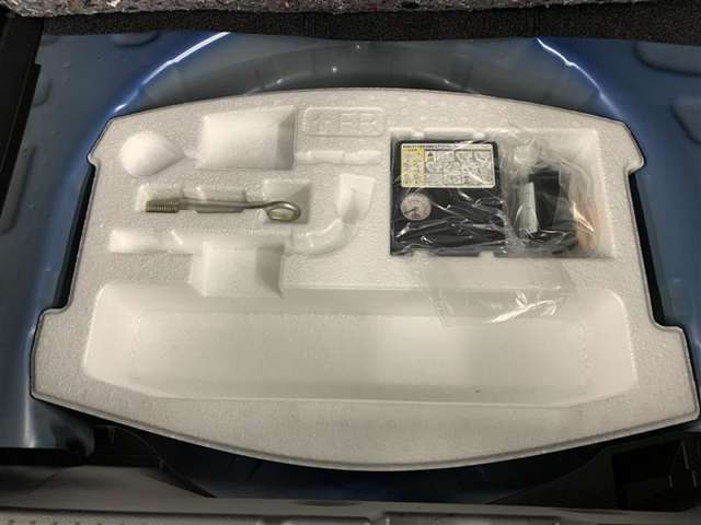 もしもの時に安心なパンク修理キット搭載。