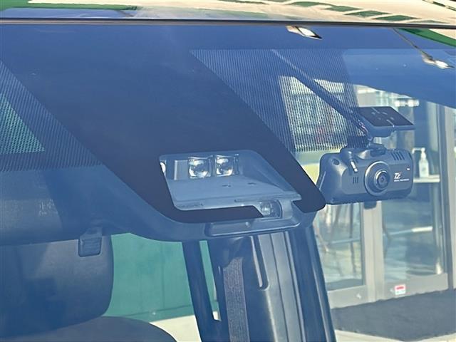 【Toyota Safety Sense C】トヨタのさまざまな安全装備が搭載されており、万一の事故の危険回避をサポートします！◆搭載機能例：PCS/LDA/AHB/発進遅れ告知