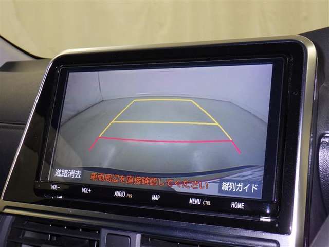 バックモニターも装備しております。バックギアに入れるとナビ画面に車の後方が映し出されます。これで後方確認も安心！