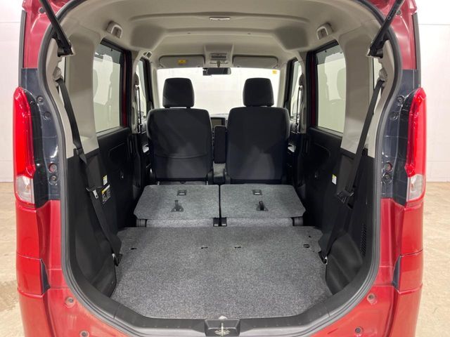 普段のお買い物や通勤、送迎等に十分な荷室スペースを確保しております。セカンドシートを倒すと、大きな荷物の積載も可能です♪