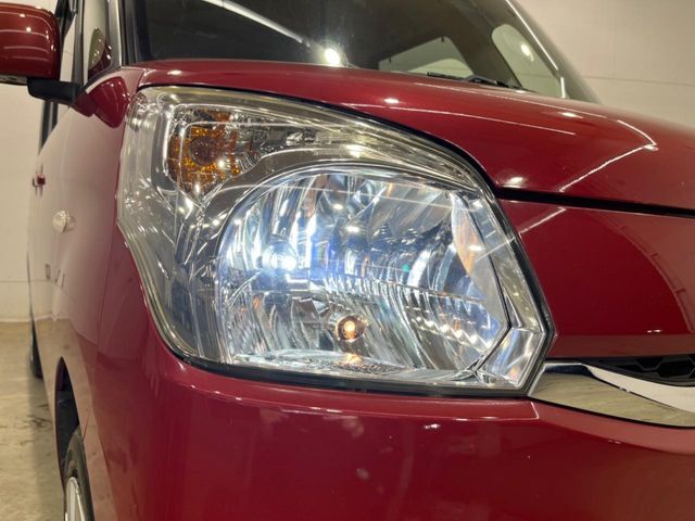 【LEDヘッドライト】悪天候や夜間走行時も良好な視界を確保し安心して運転できる高輝度LEDヘッドライトを装備！点灯速度が早く、消費電力も抑えられています。