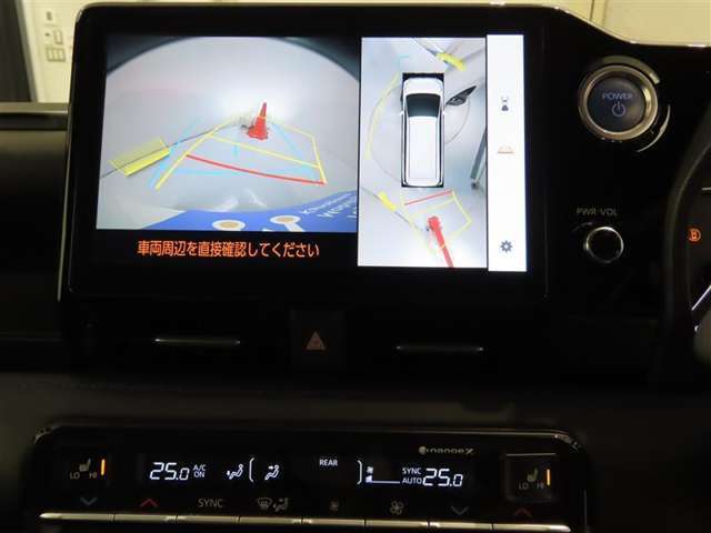 後方の見える安心をお届けするバックガイドモニター付：バックするときのアシストラインもあって楽々バック！車庫入れや縦列駐車をサポートし、苦手な駐車も安心です！今やもう手放せない装備ですネ♪