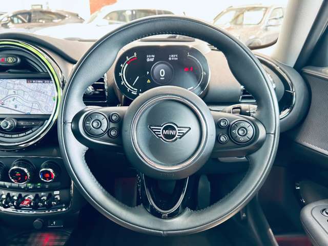 安心してカーライフを始めていただく事ができるよう、納車前にディーラー整備工場もしくは熟練メカニックが在籍する整備工場にて点検を行ない、必要な整備を実施致します。
