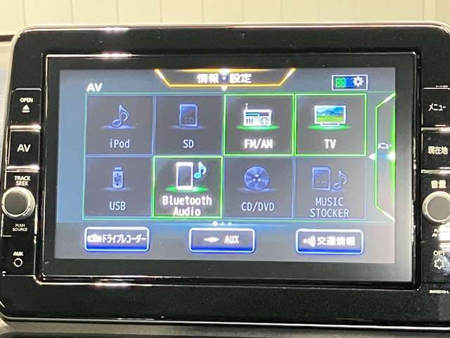 日産純正SDナビ（MM321D-L）です。クリアな画質を楽しんでいただけるフルセグ地デジTVなど、書ききれないほどの機能が満載です。