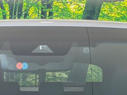 【トヨタセーフティセンス】走行中に前方の車両等を認識し、衝突しそうな時は警報とブレーキで衝突回避と被害軽減をアシスト。より安全にドライブをお楽しみいただけます。