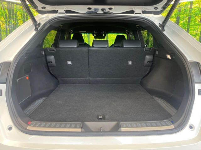 積み下ろしのしやすいデッキにはたっぷりと荷物を積み込んでいただけます。遊びから仕事まで、様々なシーンで頼れます♪