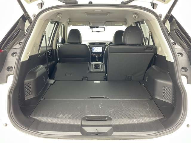 【シートアレンジ】乗せる人数、荷物によってシートをアレンジすれば、ダンボールなどの大きい荷物や、釣り具などの長尺物も載せられそうですね！