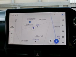 DCM（専用通信機）を装備したコネクティッドナビです。なお無償でのご利用期間は限定（令和9年10月まで）されています。詳しくは営業スタッフにお問い合わせください。