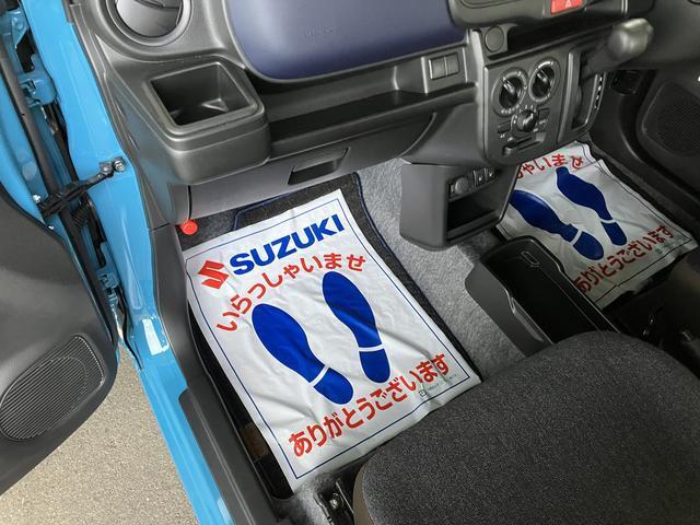 助手席の足下画像になります。