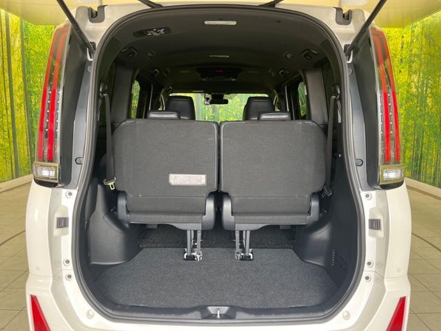 普段のお買い物や通勤、送迎等に十分な荷室スペースを確保しております。セカンドシートを倒すと、大きな荷物の積載も可能です♪