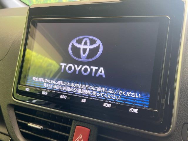 【純正9型ナビ】人気の純正ナビを装備しております。ナビの使いやすさはもちろん、オーディオ機能も充実！キャンプや旅行はもちろん、通勤や買い物など普段のドライブも楽しくなるはず♪
