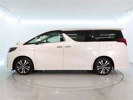 納車1カ月後には無料1カ月点検をご用意しています。車検や12カ月点検、オイル交換などのアフターメンテナンスも県内50店舗の整備工場におまかせください。