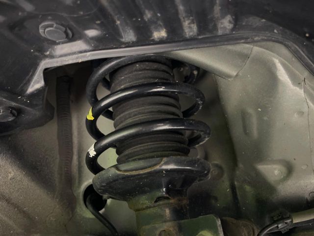 お車を安心してお乗りいただく為には、足回りの定期点検が欠かせません。サービスサポート（有償保証）では無料点検もご提供しており、安心のカーライフをお過ごしいただけるサポート体制が整っています。