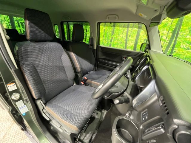運転席シート廻りは使用感も少なく、良好な状態となっています。丁寧に使われていたことがよくわかりますね。