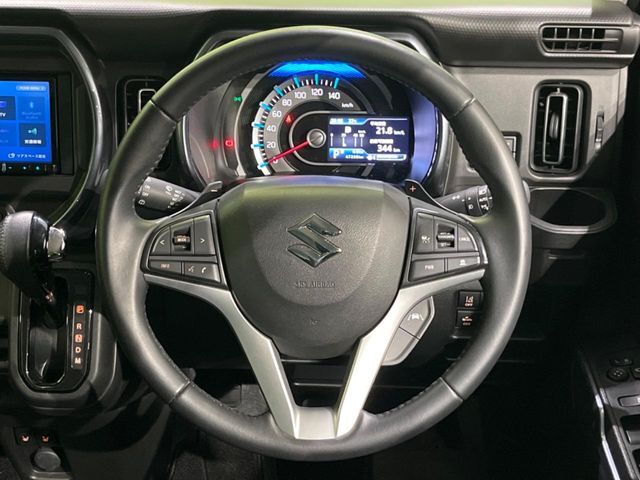 【純正革巻きステアリング】上質な革を使用することで、手にしっかり馴染みとても運転しやすいハンドルです♪