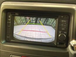 【バックカメラ】駐車時に後方がリアルタイム映像で確認できます。大型商業施設や立体駐車場での駐車時や、夜間のバック時に大活躍！運転スキルに関わらず、今や必須となった装備のひとつです！